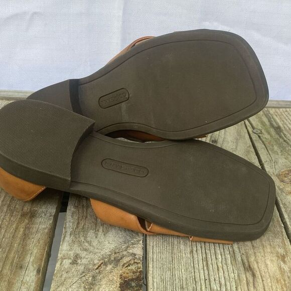 Frye and Co. Tulia Tan Crossband Sandals Size 7M Slip-On Low Heel Comfort Flats - Picture 7 of 7